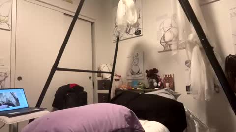 Snapshot of kibrombariu45 chatting on December 23, 12:52 pm HunneysPlayRoom online show from December 23, 12:52 pm