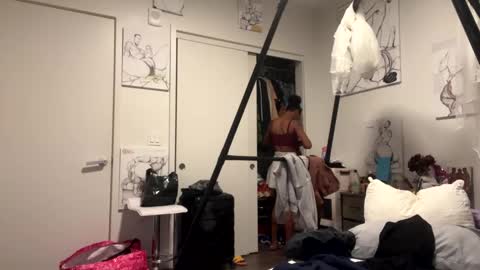 Snapshot of kibrombariu45 chatting on December 30, 10:10 am HunneysPlayRoom online show from December 30, 10:10 am