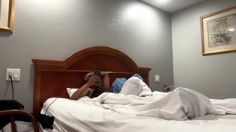 Snapshot of kibrombariu45 chatting on January 2, 9:43 am HunneysPlayRoom online show from January 2, 9:43 am