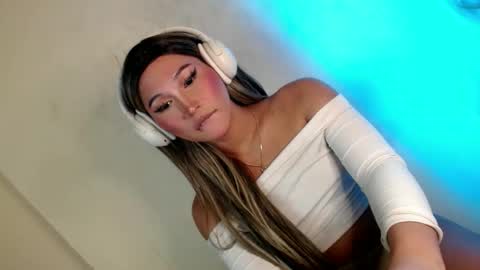 Kiera online show from December 12, 9:19 am