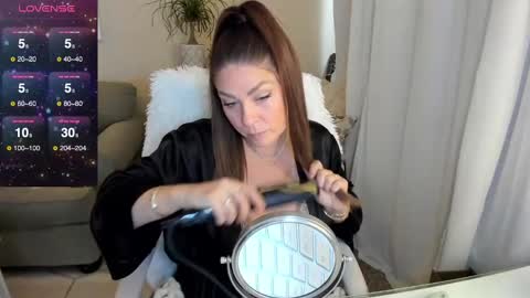 Kiera Reines online show from December 8, 8:04 pm