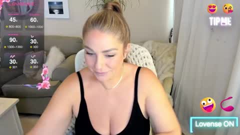 Kiera Reines online show from October 4, 7:01 pm