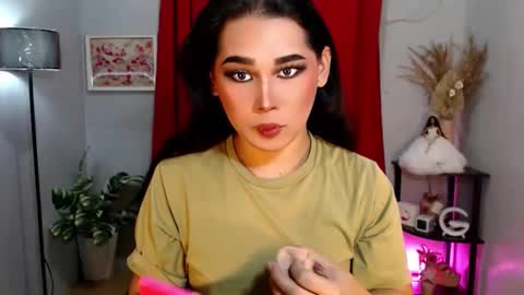 Im Mia online show from November 10, 6:45 am