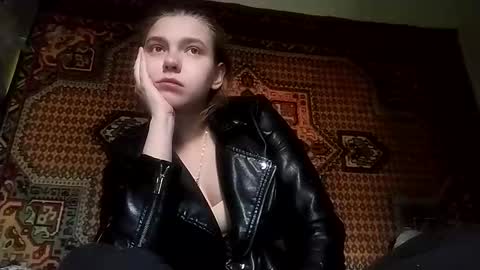 kikibang_ online show from November 18, 8:19 am