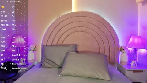 KI KI online show from October 8, 7:55 pm