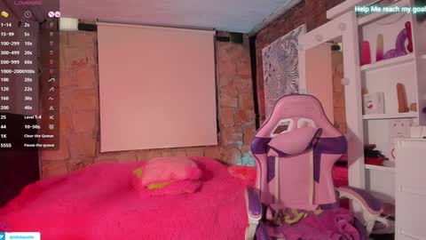 kiki online show from December 5, 8:55 pm