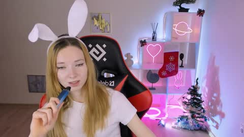 kim_boyd online show from December 18, 9:04 am