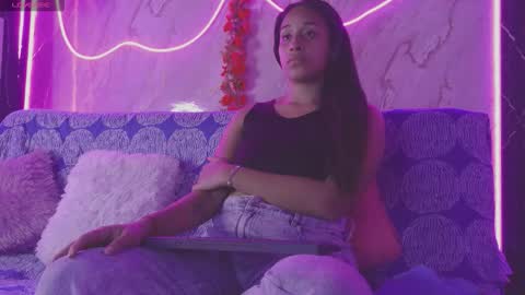 kima_20 online show from November 18, 1:55 am