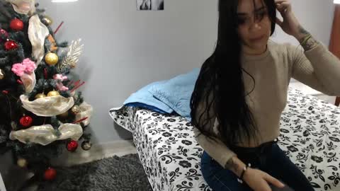 Snapshot of kimandyuk chatting on December 21, 5:40 pm Kim Yuk online show from December 21, 5:40 pm