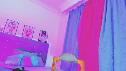 Snapshot of kimberly_thompsom chatting on February 8, 11:55 am Your Queen KIM online show from February 8, 11:55 am