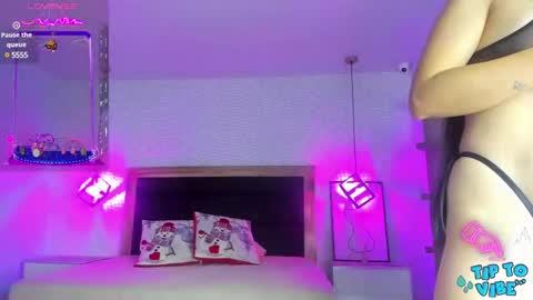 Snapshot of kimdavies chatting on December 14, 12:44 pm KAREN online show from December 14, 12:44 pm