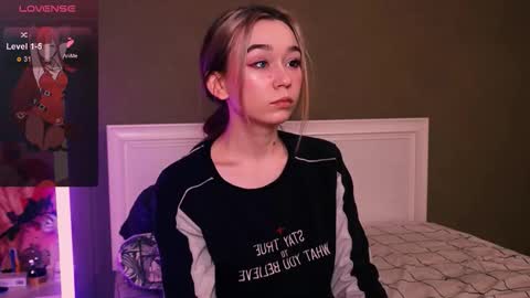 Snapshot of kimiko_luv chatting on December 14, 11:48 am Kimiko online show from December 14, 11:48 am