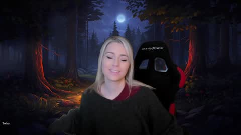 Snapshot of kimilee22 chatting on December 4, 8:18 pm Wolfs Girl online show from December 4, 8:18 pm