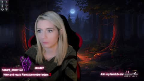 Snapshot of kimilee22 chatting on December 9, 7:07 pm Wolfs Girl online show from December 9, 7:07 pm