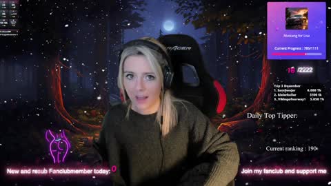 Snapshot of kimilee22 chatting on December 17, 11:05 pm Wolfs Girl online show from December 17, 11:05 pm