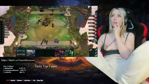 Snapshot of kimilee22 chatting on February 12, 10:15 pm Wolfs Girl online show from February 12, 10:15 pm