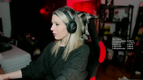 Snapshot of kimilee22 chatting on February 26, 8:54 pm Wolfs Girl online show from February 26, 8:54 pm