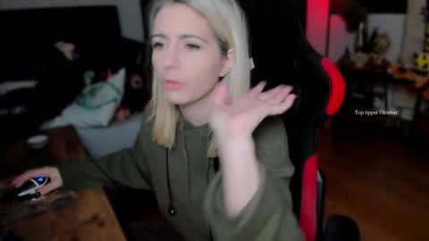 Snapshot of kimilee22 chatting on October 4, 2:15 pm Wolfs Girl online show from October 4, 2:15 pm