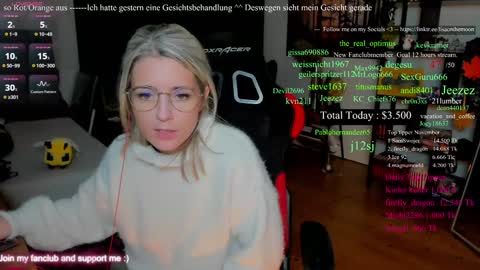 Snapshot of kimilee22 chatting on November 30, 2:48 am Wolfs Girl online show from November 30, 2:48 am