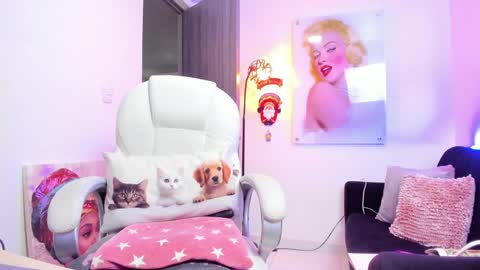 kimmberly_saenz_ online show from December 23, 10:23 pm