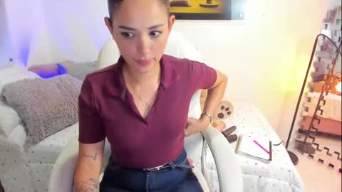 kimmberly_saenz_ online show from September 23, 11:19 pm