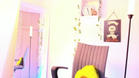 Kimm online show from December 8, 6:39 pm