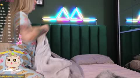 Kimmie online show from December 9, 6:25 pm