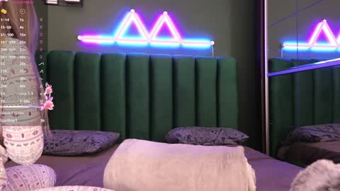 Kimmie online show from December 17, 6:42 pm