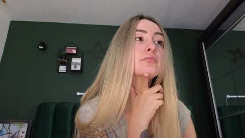 Kimmie online show from December 24, 8:05 pm