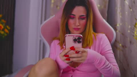 Snapshot of kimskye chatting on February 13, 6:05 pm KimSkye online show from February 13, 6:05 pm