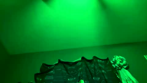 Snapshot of kingecstasyxxx chatting on November 27, 12:07 pm KingEcstasyXXX online show from November 27, 12:07 pm