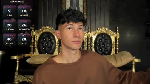  A L E X  online show from December 6, 7:54 am