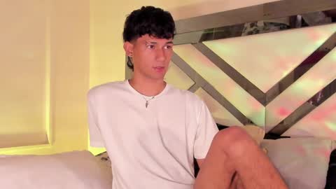  A L E X  online show from February 1, 4:24 am