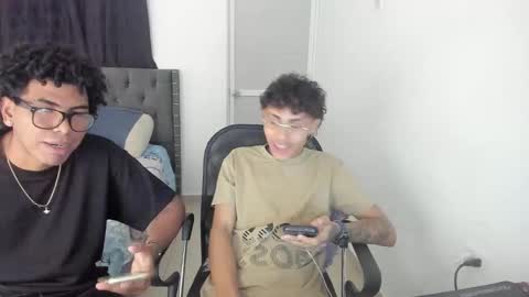 DOMINANT ALPHA KINGS online show from October 21, 11:38 pm