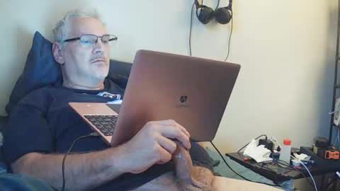 kingtongue10 online show from October 21, 10:32 pm