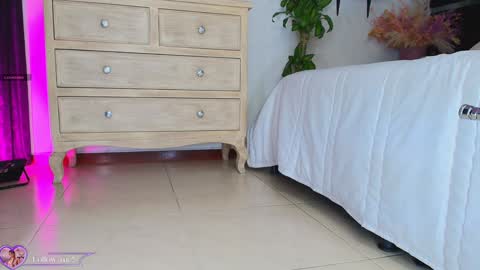 Snapshot of kinky_karo chatting on January 17, 11:27 am online show from January 17, 11:27 am