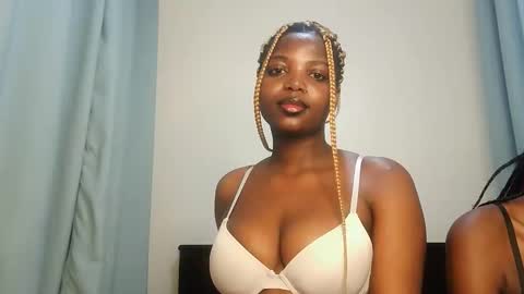 Lola online show from October 25, 10:15 pm