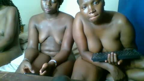 Snapshot of kinky_roey chatting on February 20, 12:08 am kinky_roey online show from February 20, 12:08 am