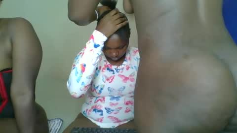 Snapshot of kinky_roey chatting on February 27, 8:17 am kinky_roey online show from February 27, 8:17 am