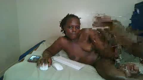 Snapshot of kinky_roey chatting on March 11, 2:43 am kinky_roey online show from March 11, 2:43 am