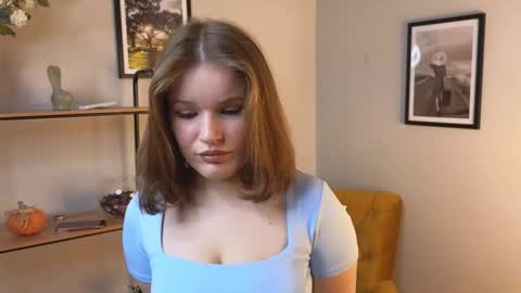 Snapshot of kioron_moore chatting on December 14, 10:42 am Fiona online show from December 14, 10:42 am