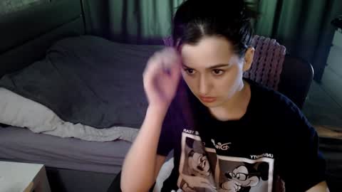 Kira  follow me  online show from December 31, 9:50 pm