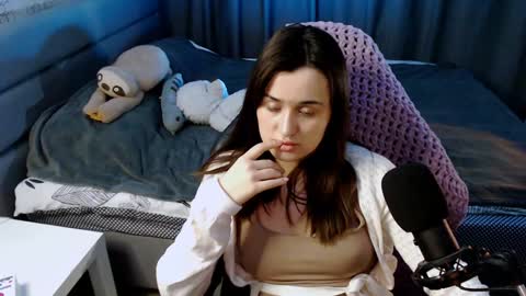 Kira  follow me  online show from February 6, 5:19 pm