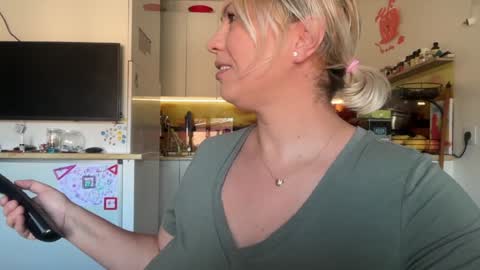 KiraDivine online show from September 20, 9:43 am