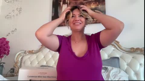 KiraDivine online show from October 22, 12:16 pm