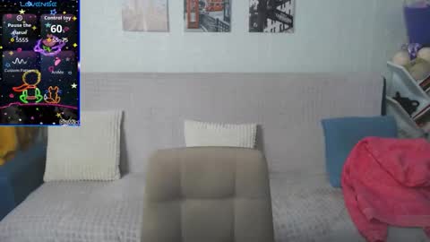 Snapshot of kiramartins_cat chatting on December 15, 5:50 pm kiramartins cat online show from December 15, 5:50 pm