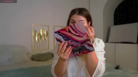 Snapshot of kirazephyr chatting on October 19, 5:41 am Kira online show from October 19, 5:41 am