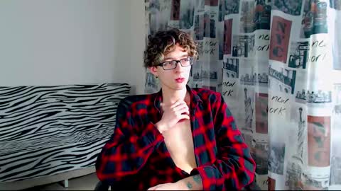 Snapshot of kiriae21 chatting on March 11, 5:35 pm Alan online show from March 11, 5:35 pm