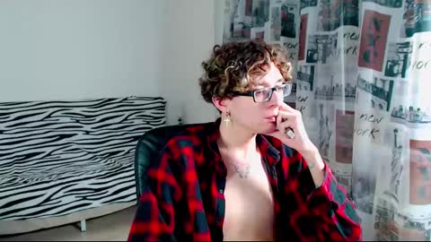 Snapshot of kiriae21 chatting on March 11, 8:42 pm Alan online show from March 11, 8:42 pm