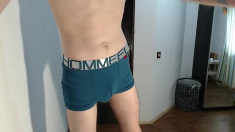 Snapshot of kiriae21 chatting on October 25, 10:23 am Alan online show from October 25, 10:23 am